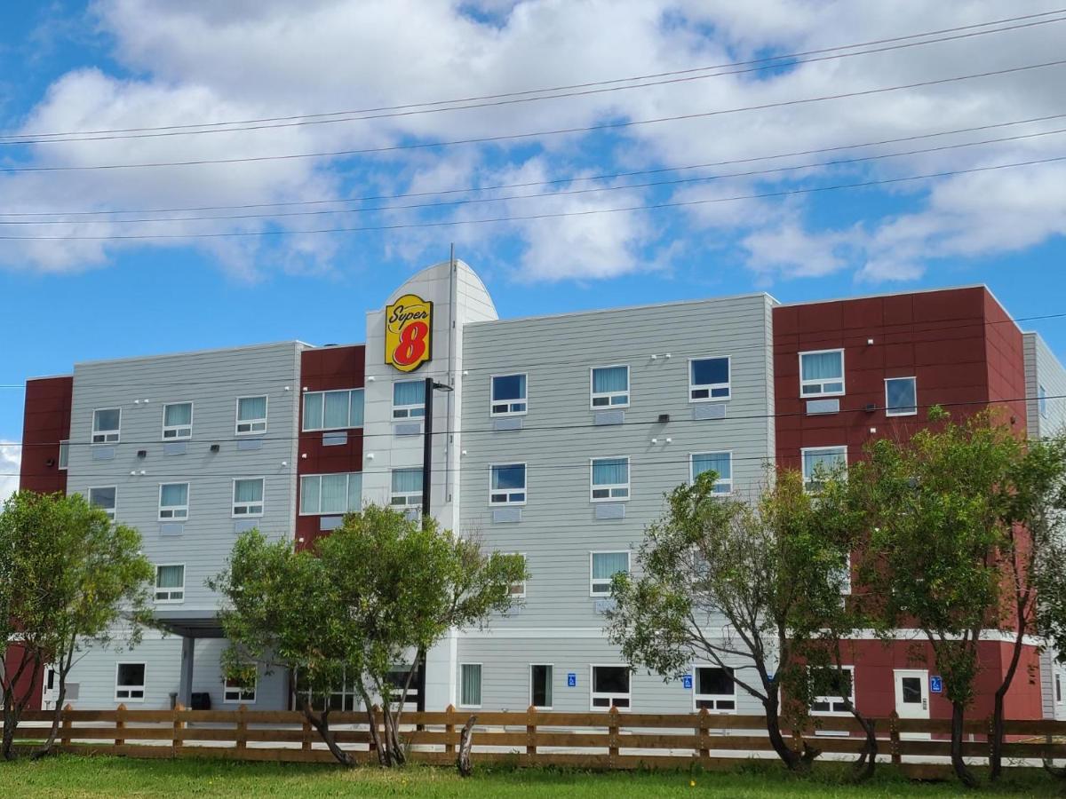 Hotel Super 8 By Wyndham Thompson Exterior foto